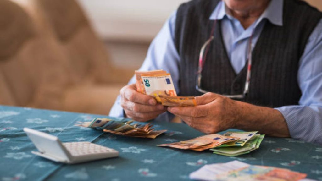 $2700 Direct Payment for Canadian Seniors